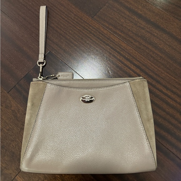 Beige suede and leather Coach pouch - Picture 1 of 6